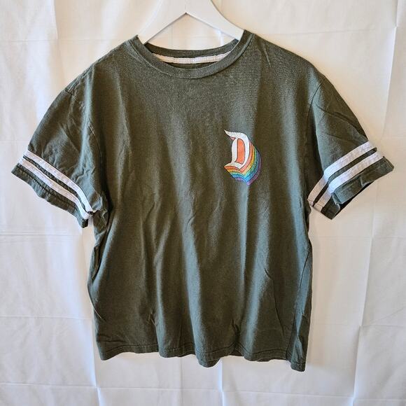 Disneyland Resort Women's Faded Green Short Sleeve Tee Size Medium - Picture 1 of 7